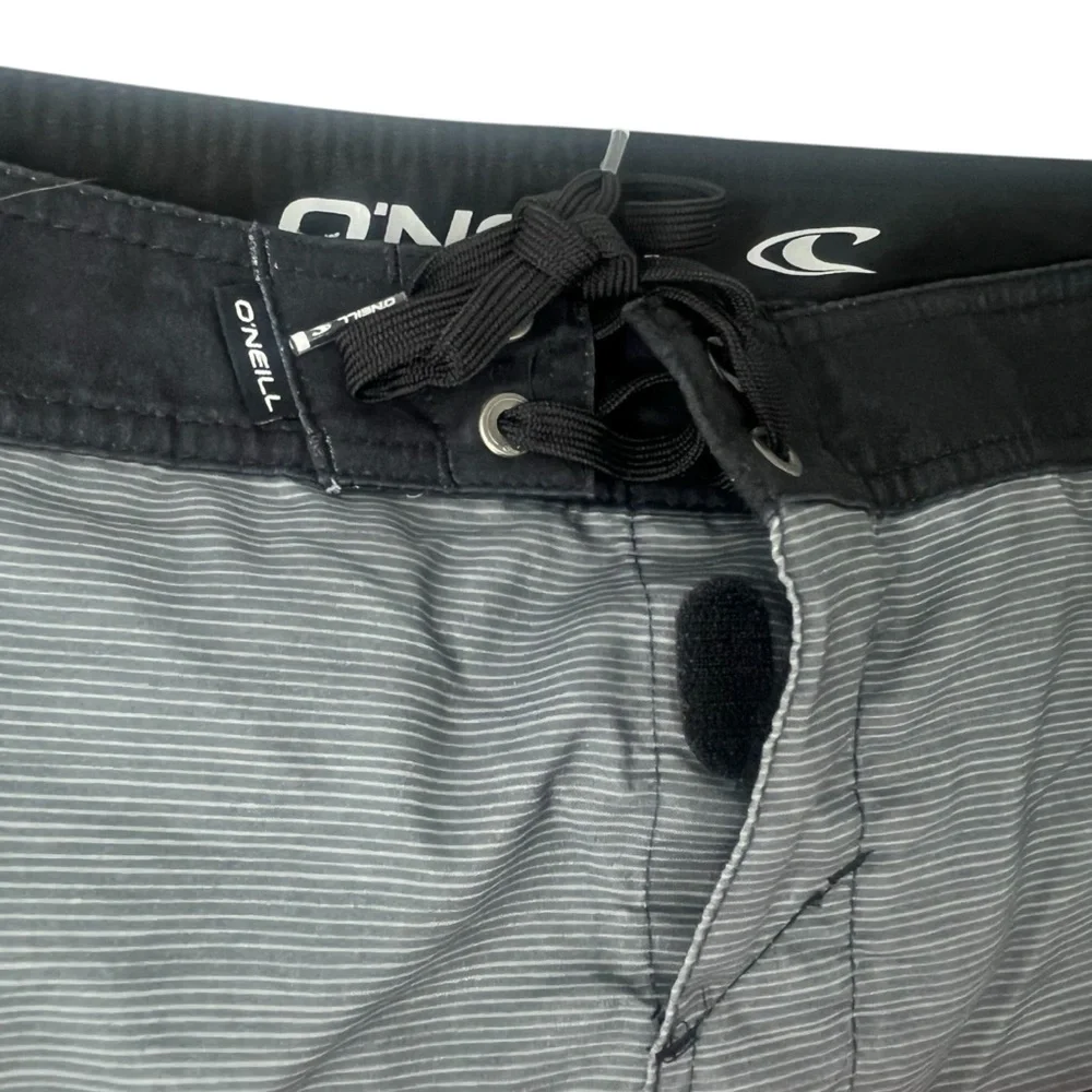 Men’s O'Neill Gray and Red Board Shorts Size 36 10721